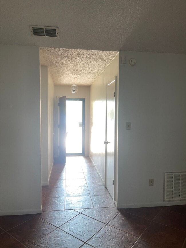 Building Photo - Flour Bluff 3 bedroom 2 bathroom