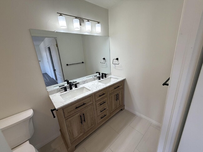 Building Photo - AVAILABLE AUGUST 4TH- RENT - 5 BDRM - 5 1/2 BATH - VIEWS VIEWS VIEWS