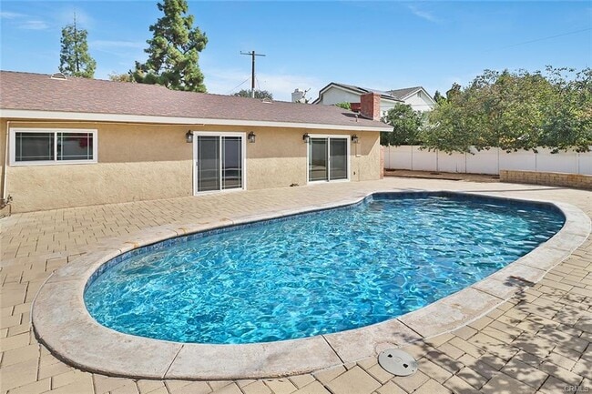 Building Photo - 8601 Santa Susana Pl