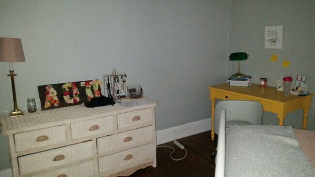 #A bedroom - 421 Woodland Ave