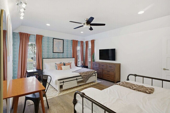 Building Photo - 2915 Quail Oak St