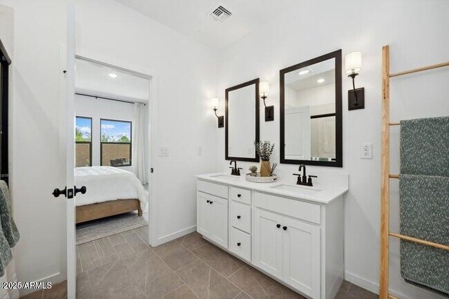 Building Photo - 7442 S 76th Dr