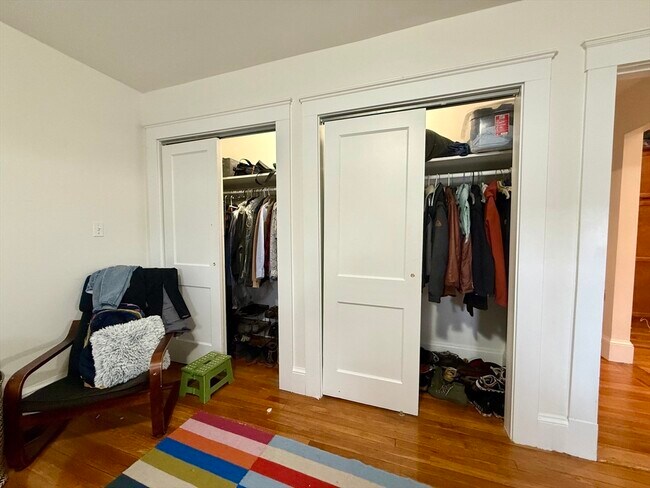 Building Photo - 253 Brown St