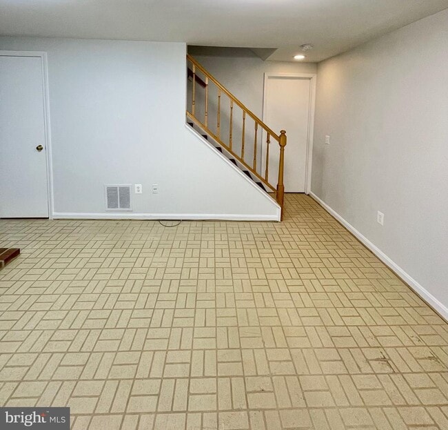 Building Photo - 1208 W Abingdon Dr