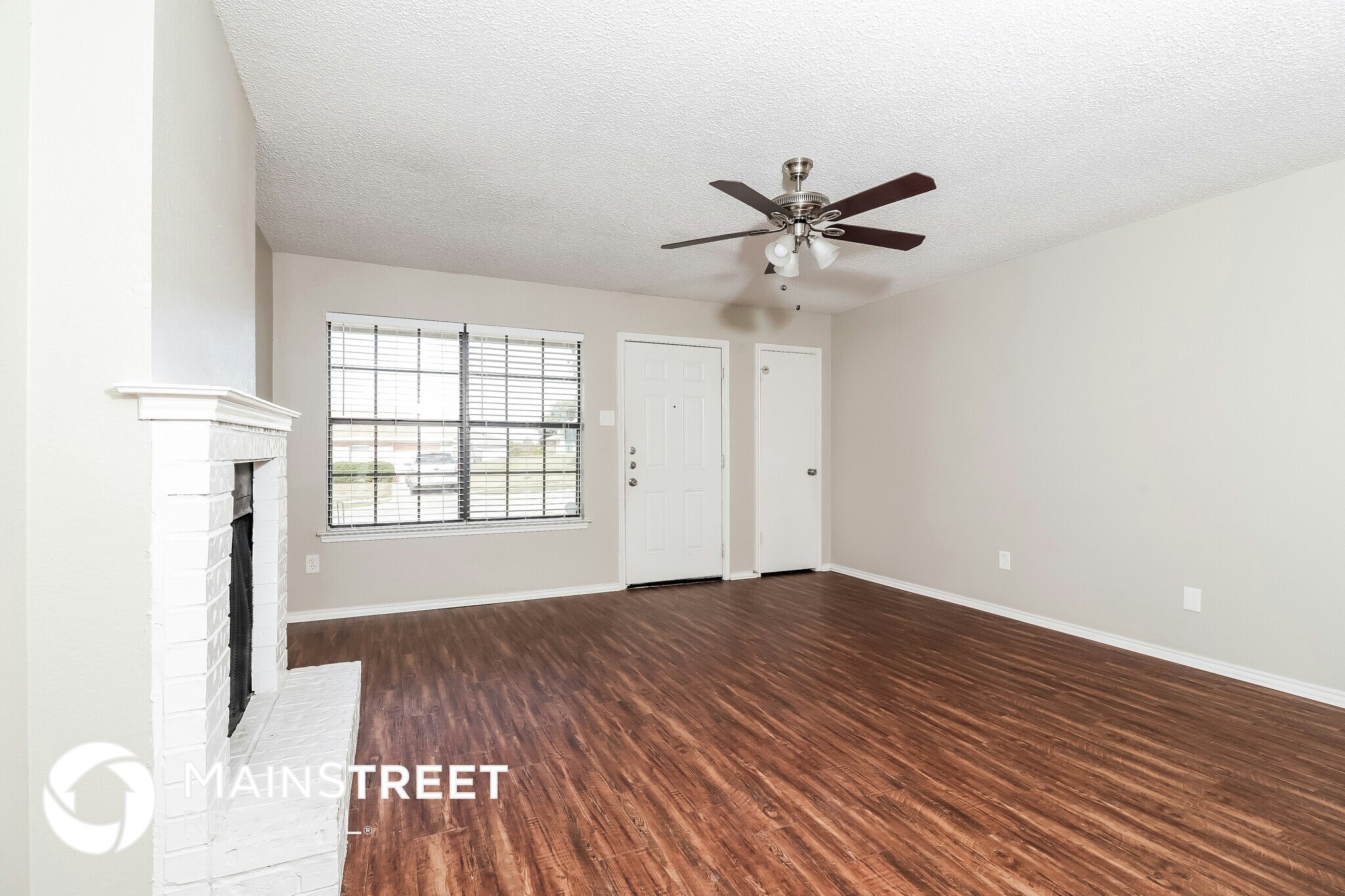 Building Photo - 2942 Mesa View Dr