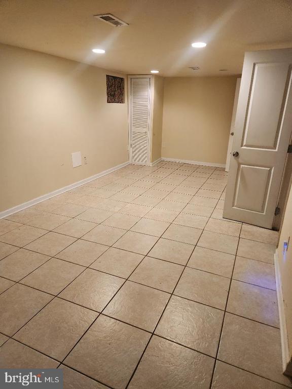 Building Photo - 1011 Nova Ave