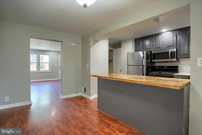 Building Photo - 3117 N 6th St