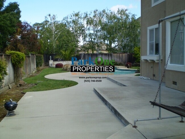 Building Photo - Large Danville Home with Pool