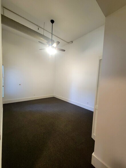 Building Photo - 122 N 3rd St