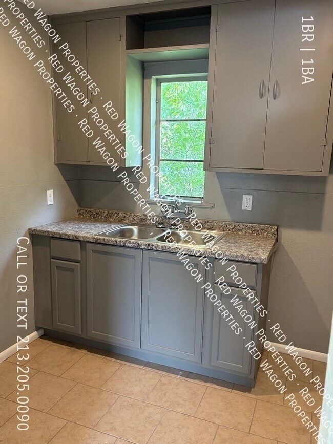 Building Photo - 538 Kayton Ave