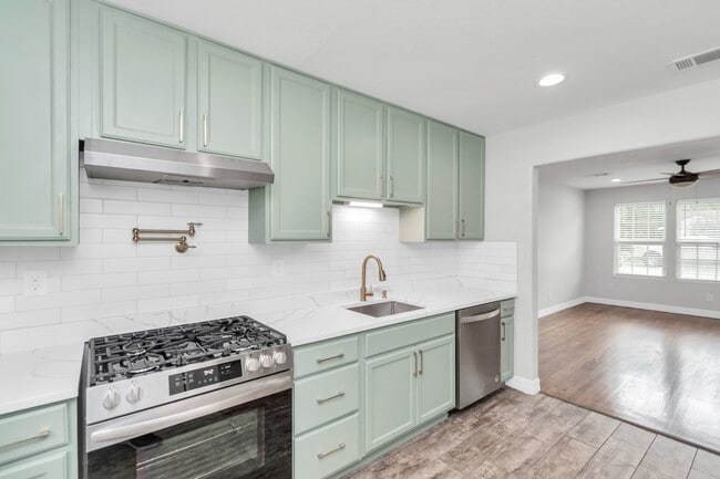 Building Photo - 1709 S Park