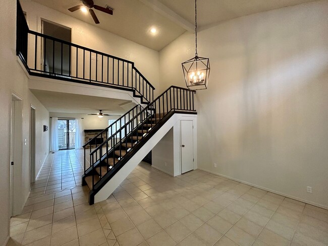 Building Photo - Gorgeous and spacious condo in a quiet and...