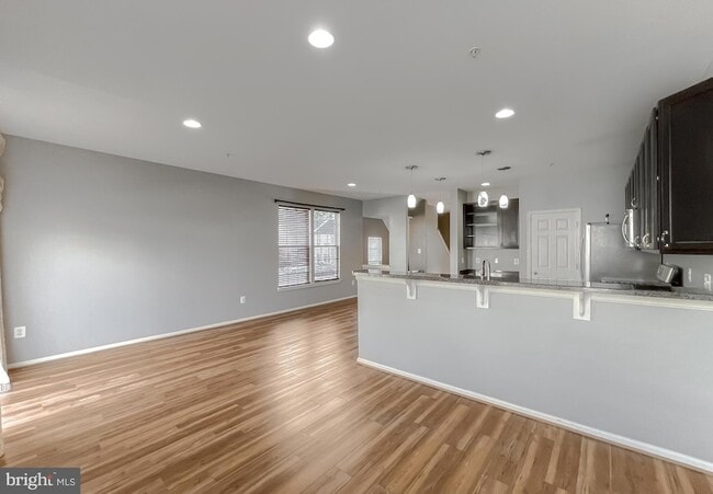 Building Photo - 45571 Catalina Ln