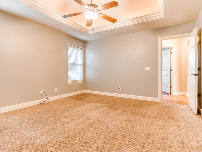 Building Photo - 4 Bedrooms/3Car/Edmond Schools -  Community Pool- Storm Shelter