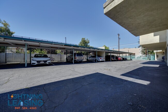 Building Photo - 5130 1/2 Yarmouth-25D