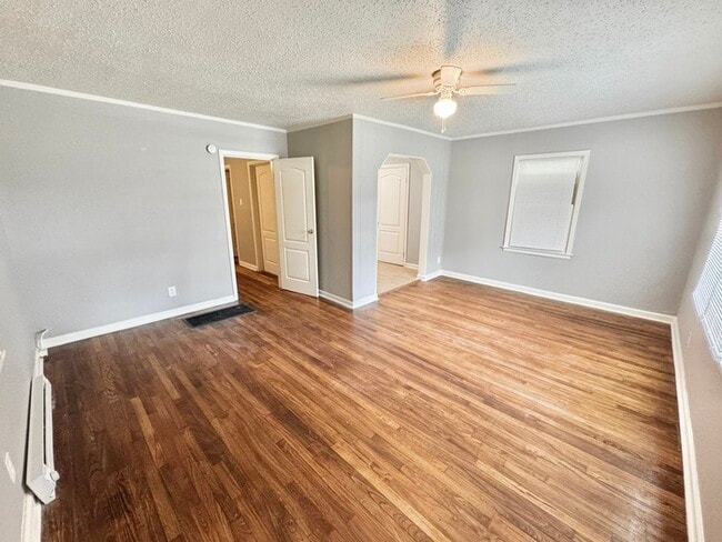 Building Photo - 2158 Lowell Ave
