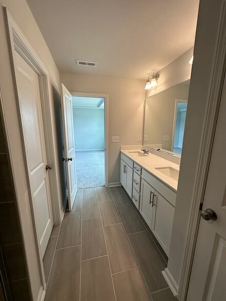 Building Photo - Room in Townhome on Arkose Dr