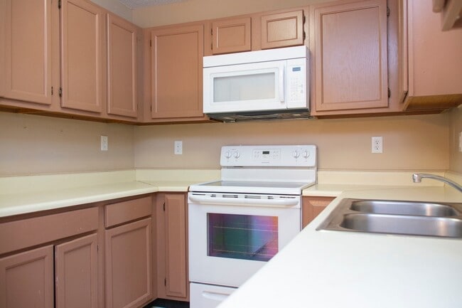 Building Photo - Half off first month rent move in special!