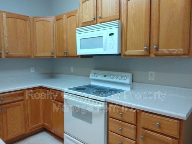 Building Photo - 7106 Holly Glen Ct