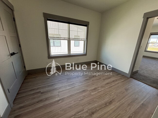 Building Photo - 5133 Beach Dr