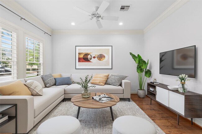 Building Photo - 6404 Community Dr