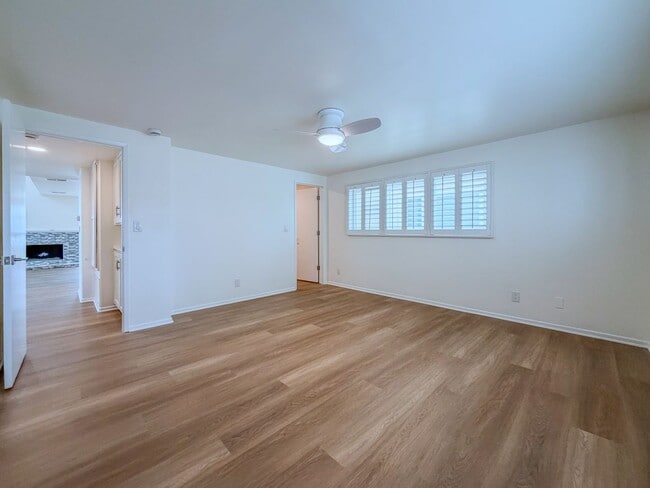 Building Photo - 3525 Sunset Ln