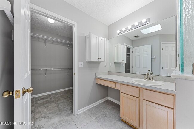Building Photo - 13021 Chets Creek Dr S