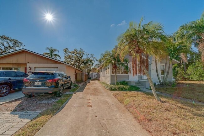 Building Photo - 4642 7th Ave N