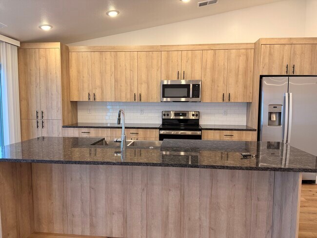 Building Photo - HC 528 C