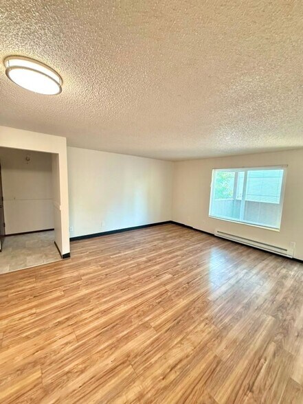 Building Photo - 18524 Linden Ave N