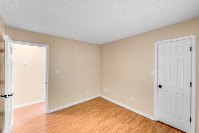 Building Photo - Comfort Meets Function in This 3BR/2BA Ced...