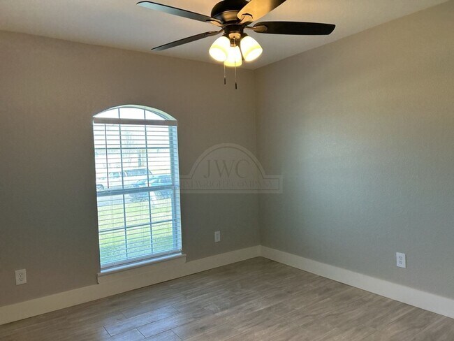 Building Photo - 316 Timber Ridge Dr