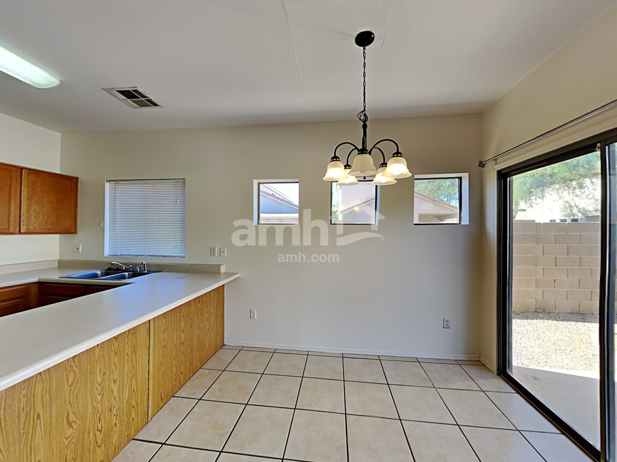 Building Photo - 1576 E Orchid Ct