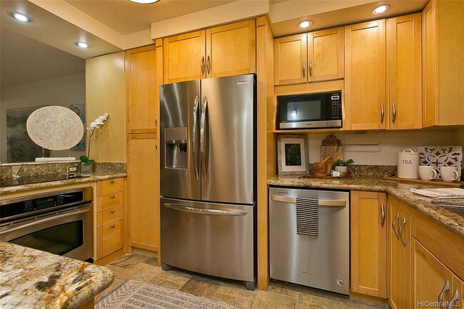 Building Photo - 1 bed 1 bath Amazing ocean, marina and mountain view unit.