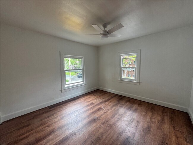 Building Photo - 308 Mersereau Ave