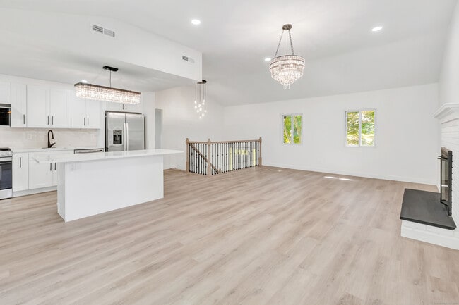 Building Photo - 51 Great Oak Rd