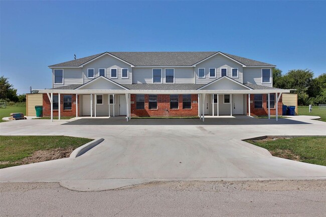 Building Photo - ? Spacious & Stylish 4-Bedroom Duplex? 1/2...