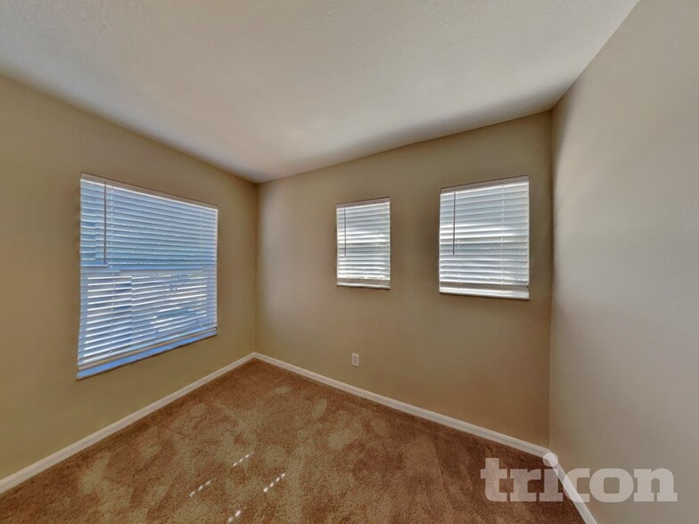 Building Photo - 10908 Golden Silence Dr