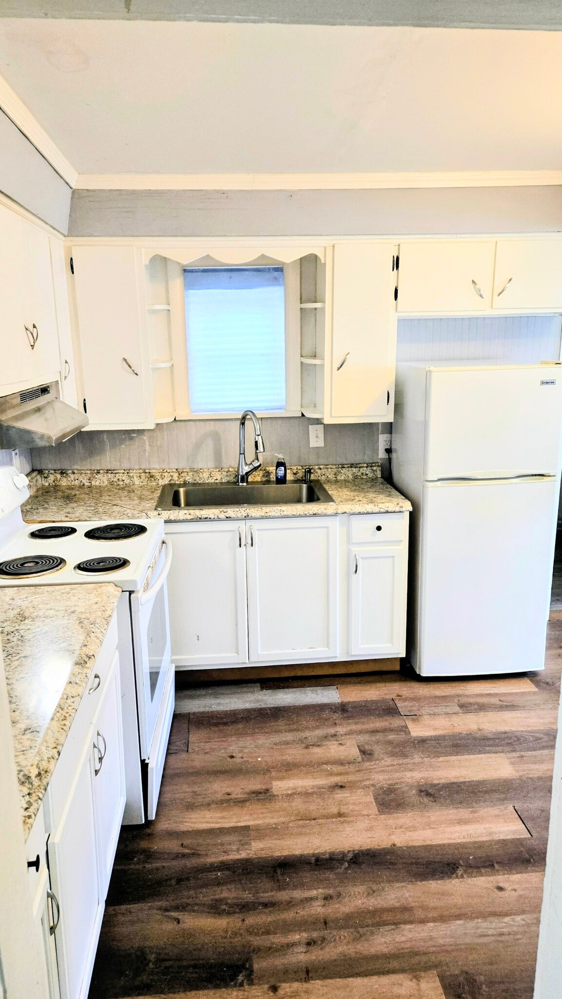 The full eat in kitchen comes with standard appliances - 3348 Bohannon Ave