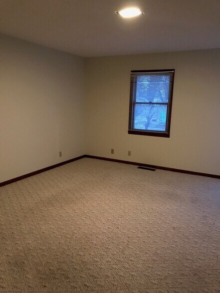 Building Photo - 951 E. Wabash St