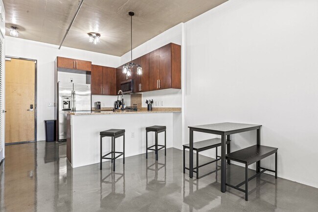 Building Photo - Furnished Juhl Condo w/ Balcony & City Views