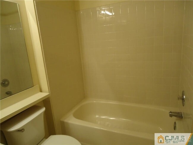 Building Photo - 129 Albury Way