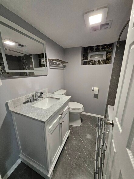 Building Photo - 13853 Forest Ave