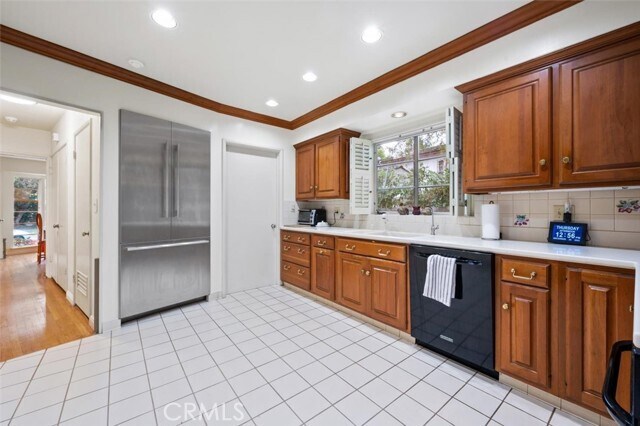 Building Photo - 1573 Oak Grove Ave
