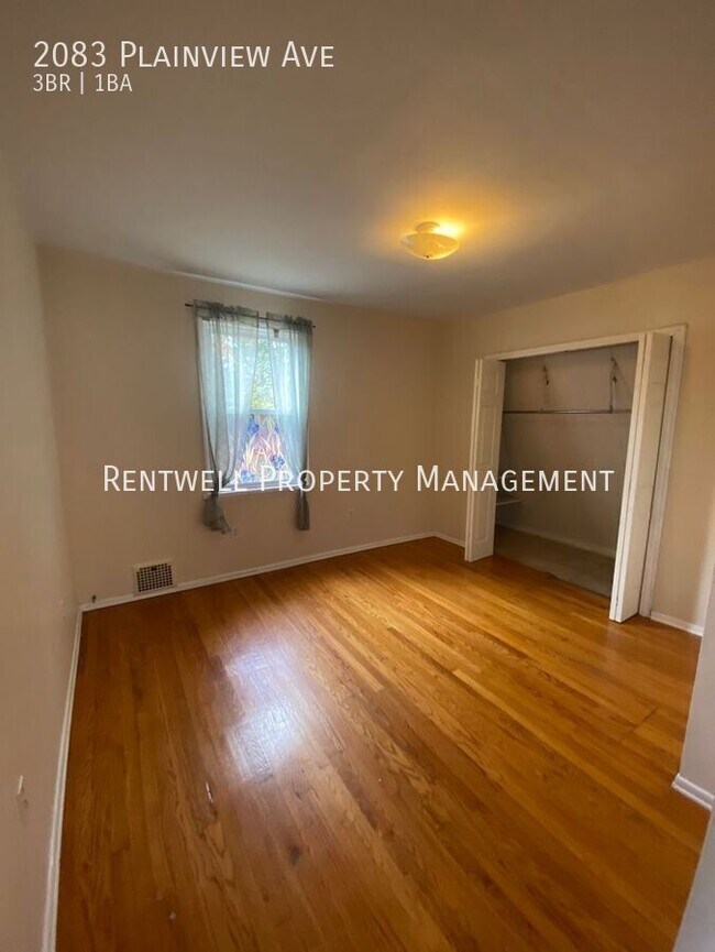 Building Photo - 2083 Plainview Ave