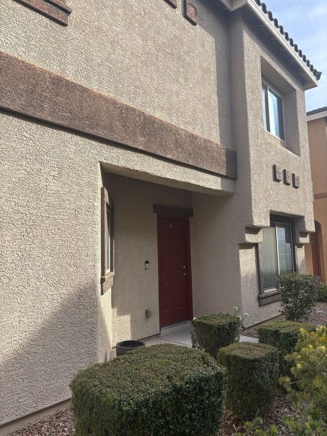 Building Photo - Gated 3-Bedroom Home with Community Pool Near Fort Apache & Blue Diamond