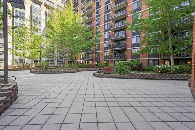 Building Photo - 700 Grove St