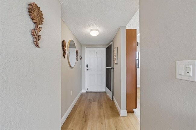 Building Photo - 900 Cove Cay Dr
