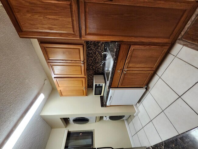 Building Photo - 545 Trace Cir