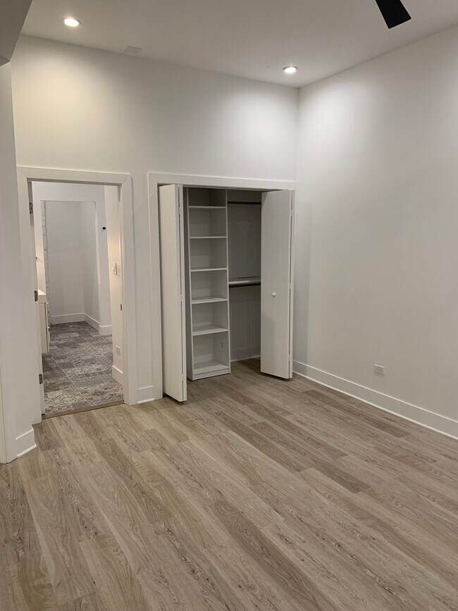 Bed 1 - Closet - 18 W Ontario St